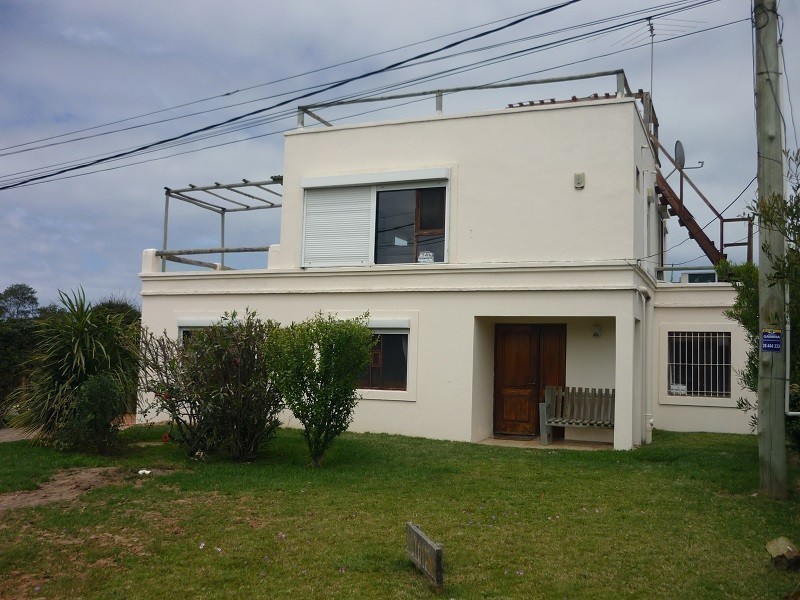 Casa en venta en Altos de Punta Piedras.